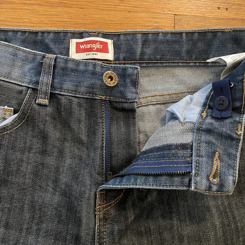 Wrangler Jeans Womens 12 Regular Dark Wash Stretch Denim Mid Rise Classic‎ Fit - Picture 5 of 14